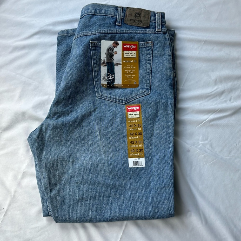 NWT Wrangler Five Star Relaxed Fit Straight Leg Denim Jeans 42x30 Bestselling